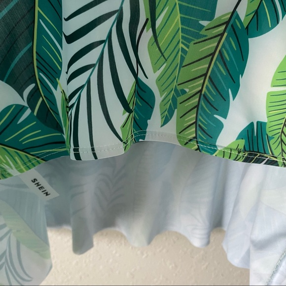 SHEIN Green Leaf Flounce Ruffle Bikini Top Size M - Picture 8 of 10